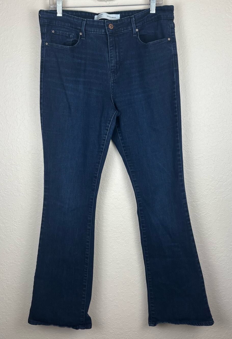 Levi Strauss Signature Mid Rise Bootcut Jeans Size 14